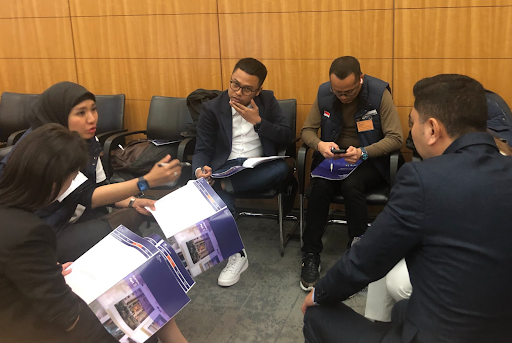 A group of 5 attendees talking during an exercise 